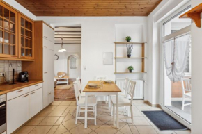Wunderschönes 4 Zimmer Altbau Apartment mit Terrasse und Patio